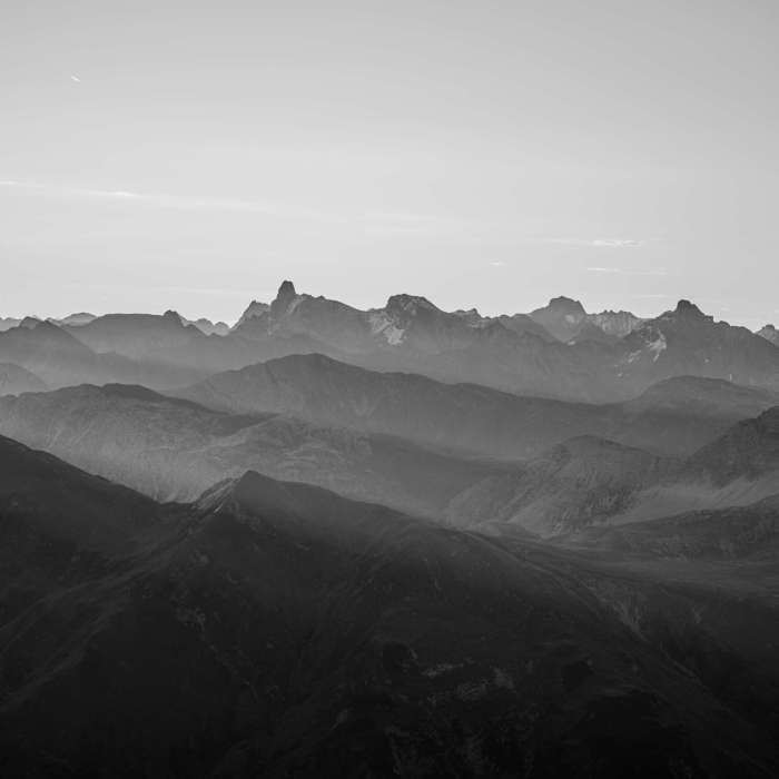 Layers Schwarz-Weiss @ Johannes Muxel